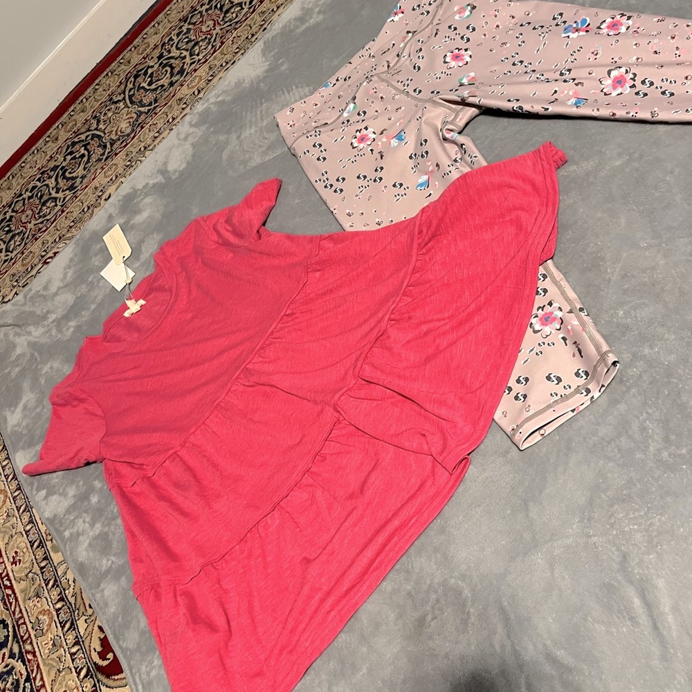 Becca Capri leggings in Size L and Pink loose top greige Size M